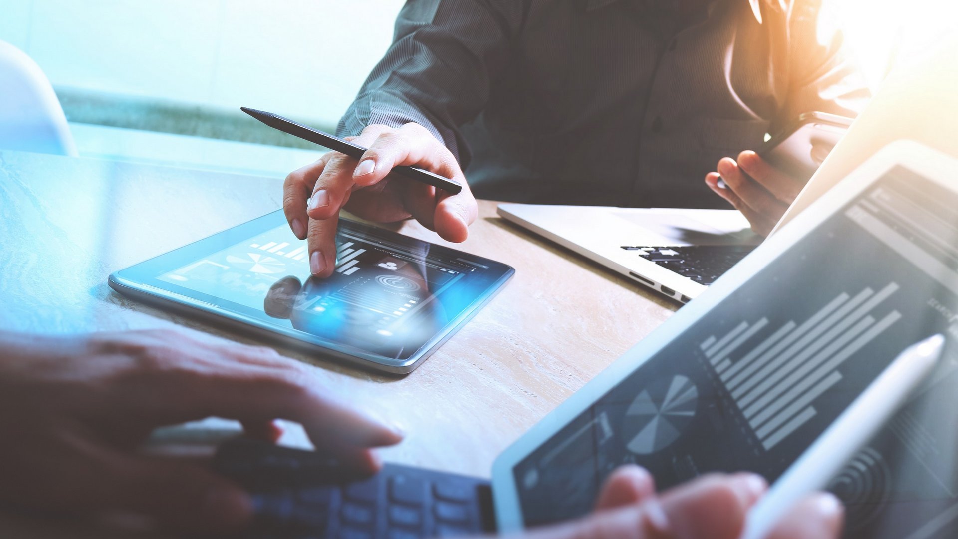 Fuhrparkmanagement? Ihr Ansprechpartner heißt Comtec. Fuhrparkmanagement? Ihr Ansprechpartner heißt Comtec.